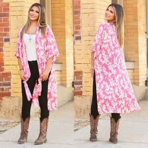 NWT! Beautiful Pink and White Leaf Print Kimono! πΈ